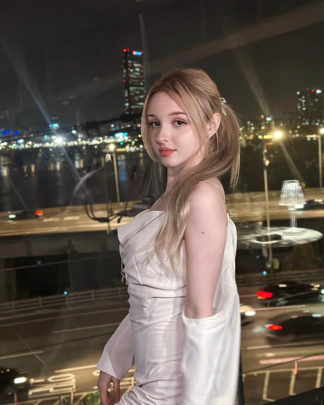 Elina 엘리나 (エリナ) のインスタグラム：「How was your day babies?🥰 오늘 하루 어땠어요?」