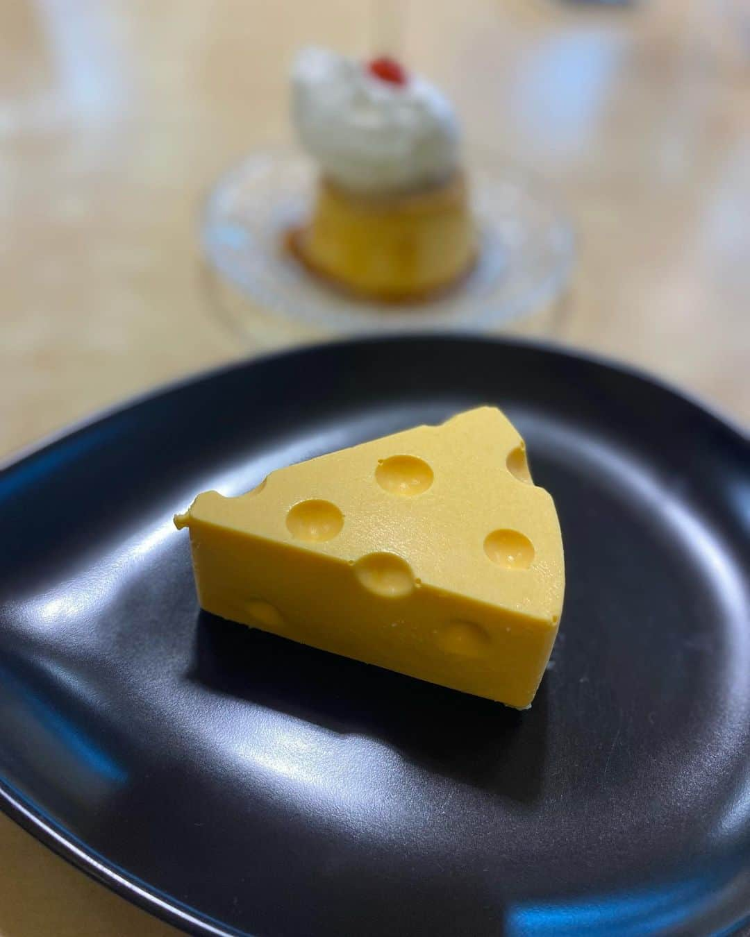 にゃんさんゴルフさんのインスタグラム写真 - (にゃんさんゴルフInstagram)「トムとジェリーの チーズケーキみたいな！🤣🤣🧀  ひよこちゃんのオムライスも🐣 硬めのプリンも美味しかった🍮💕  #宮城蔵王のたまご専門店#蔵王ランチ #森の芽ぶきたまご舎#蔵王本店#たまご #トムとジェリー#🧀#🥚 #tomandjerry#cheesecake#egg#zao」9月17日 19時12分 - miiiii0228