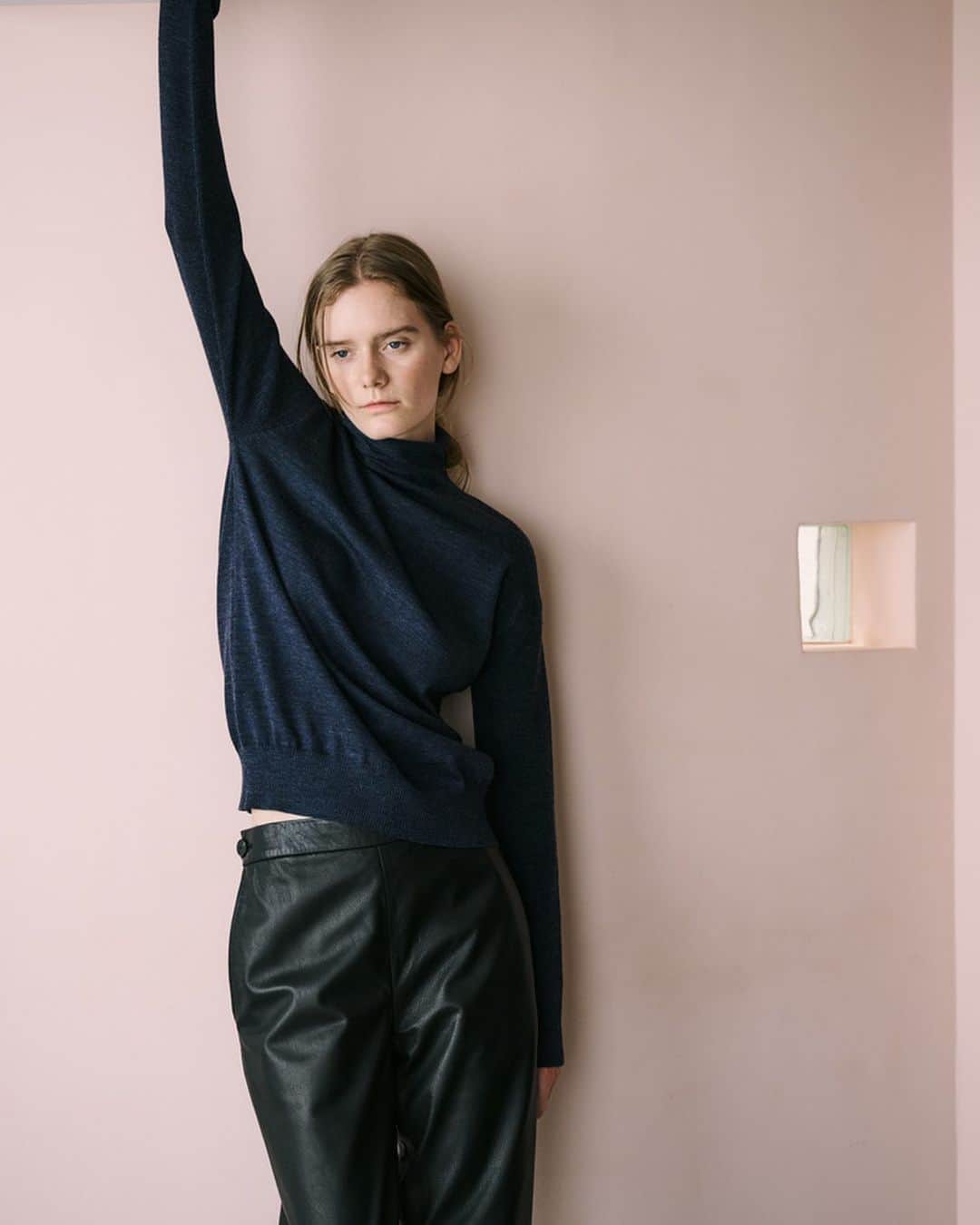 のインスタグラム：「. ⁡ 【 KNIT STYLE 】 ⁡ p1. Knit / 23-02-34-02201 ¥27,500 Pants / 23-04-34-04108 ¥119,900 ⁡ p2. Knit / 23-02-34-02104 ¥36,300 Pants / 23-04-34-04211 ¥30,800 ⁡ p3. Knit / 23-02-34-02202 ¥26,400 ⁡ ⁡ #galerievie #ギャルリーヴィー  #tomorrowland #トゥモローランド #fall #winter #knit」
