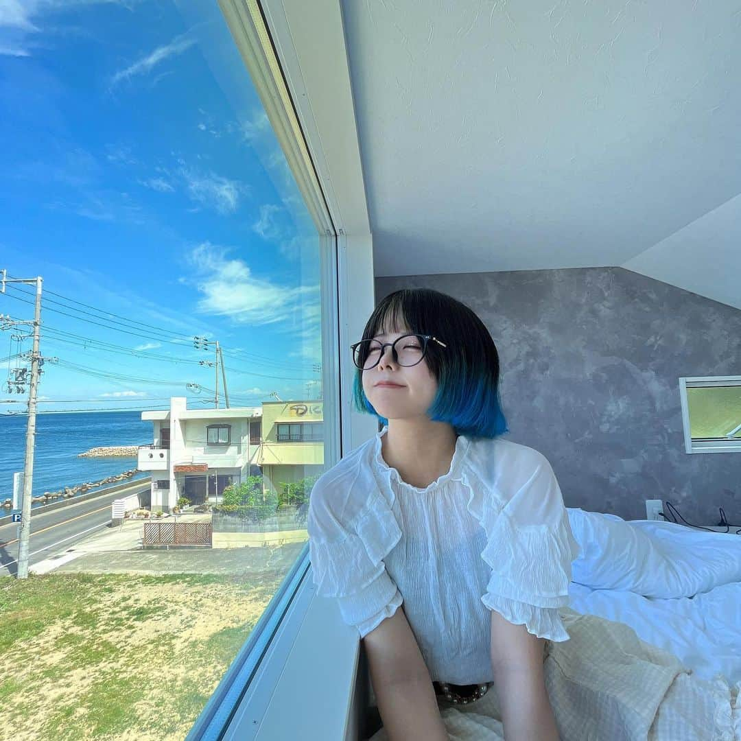 ちなぷぷさんのインスタグラム写真 - (ちなぷぷInstagram)「@villance_resort さんに遊びに来たよ！！ 貸別荘みたいなところに泊まりに来るのは初めてだったんだけど、お家まるまる使えて景色も綺麗で洗面台も広くて専用サウナまでついてて超気持ちいいだった(T . T)  . . . . . . . . . . . . #プリント倶楽部 #プリクラ #ぷりくらぽーず #ぷりんと倶楽部　#地雷系女子 #黒髪ボブ #黒髪ボブ前髪ぱっつん #ぱっつん前髪 #ぱっつんボブ　#サブカル女子 #サブカルファッション #自撮り　#呑み #呑みスタグラム  #水着コーデ#水着　#貸別荘 #ヴィランス淡路島 #淡路島 #淡路島観光 #淡路島グルメ #淡路島カフェ #ホテル」9月17日 19時15分 - tina._.nyan