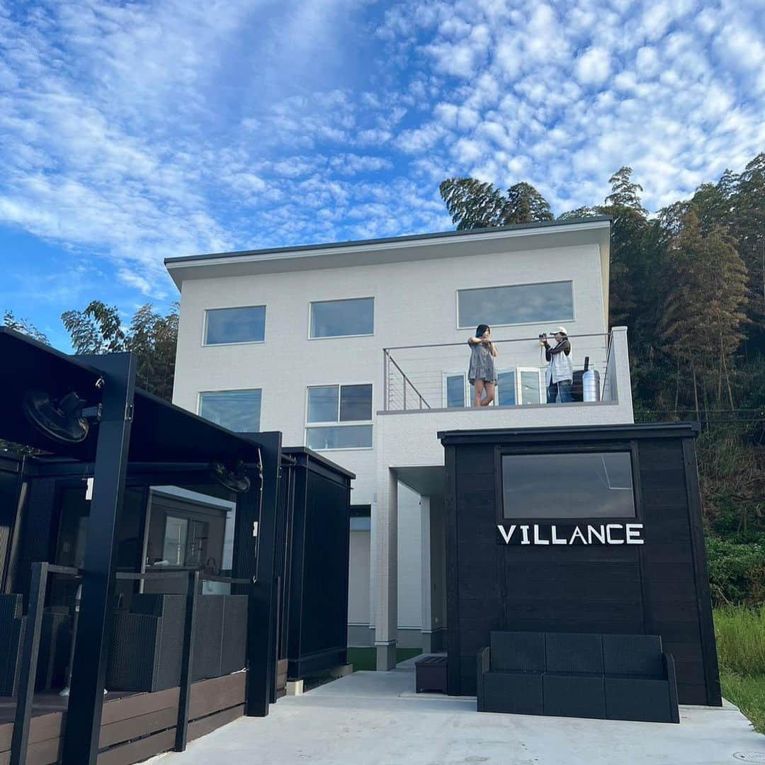 ちなぷぷさんのインスタグラム写真 - (ちなぷぷInstagram)「@villance_resort さんに遊びに来たよ！！ 貸別荘みたいなところに泊まりに来るのは初めてだったんだけど、お家まるまる使えて景色も綺麗で洗面台も広くて専用サウナまでついてて超気持ちいいだった(T . T)  . . . . . . . . . . . . #プリント倶楽部 #プリクラ #ぷりくらぽーず #ぷりんと倶楽部　#地雷系女子 #黒髪ボブ #黒髪ボブ前髪ぱっつん #ぱっつん前髪 #ぱっつんボブ　#サブカル女子 #サブカルファッション #自撮り　#呑み #呑みスタグラム  #水着コーデ#水着　#貸別荘 #ヴィランス淡路島 #淡路島 #淡路島観光 #淡路島グルメ #淡路島カフェ #ホテル」9月17日 19時15分 - tina._.nyan