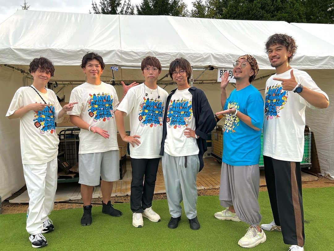 wacciのインスタグラム：「秋田 CARAVAN MUSIC FES 2023  --- 2023.09.17 潟上市・元木山公園【秋田】 ---  #ACMF2023 初出演ありがとうございました🎸  《#wacci Set List🎧》 M01 駱駝(#高橋優 さん楽曲) M02 別の人の彼女になったよ M03 恋だろ M04 夜を越えて M05 フレンズ M06 最上級 M07 大丈夫  @takahashiyu_official1226」