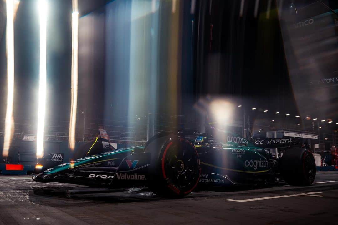 のインスタグラム：「Almost time to light it up in Lion City.  📸: @conormcdphoto  #SingaporeGP」