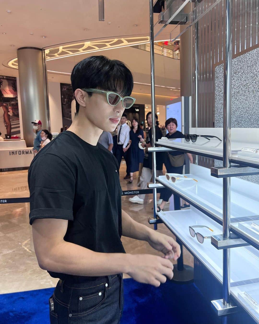 Jay のインスタグラム：「🕶️ 👓 🥽 😎」