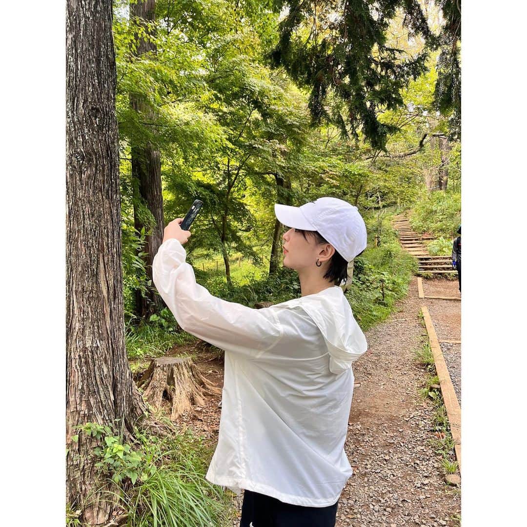 梶原凪さんのインスタグラム写真 - (梶原凪Instagram)「. 初めて高尾山登りました！！ 最高でした⛰⛰ ハマりそう〜  #高尾山  #高尾山登山」9月17日 19時22分 - kajihara.nagi_insta