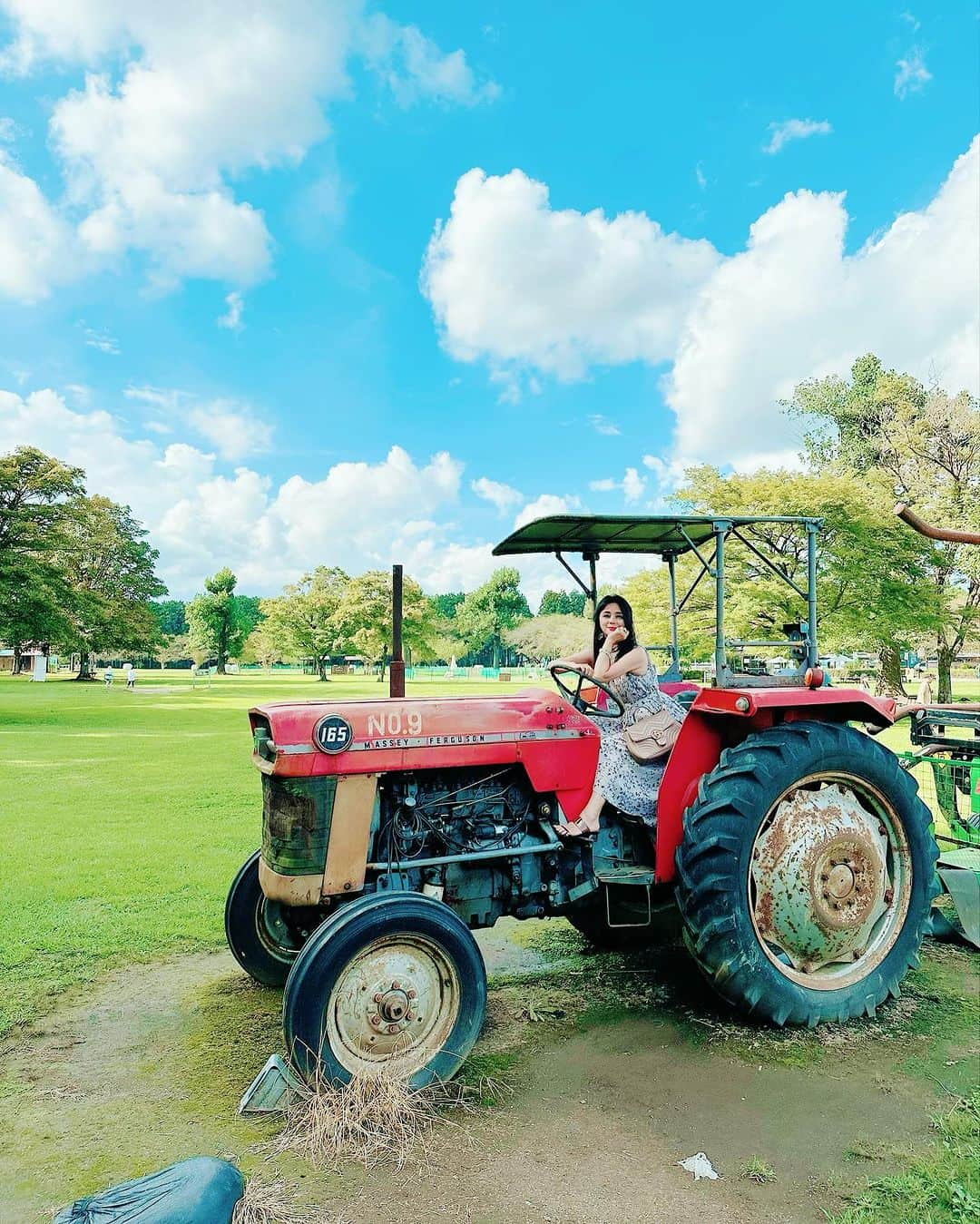 加藤美佐子のインスタグラム：「⁡✨まだまだ夏気分でいたい✨  皆様3連休いかがお過ごしでしょうか？ 穏やかな時間を過ごしてますか😊☘️  先日プチ旅行に行った際に トウモロコシ畑に異常にときめいてしまいました🌽  緑と青と白い雲のコントラストが（9月なのに） ザ☆夏！って感じで思わず深呼吸してしまいますよね❣️  楽しい週末お過ごしくださいね🥰💓  ⁡ ⁡ ⁡ ✨笑顔の種まき活動✨ 児童養護施設・支援ホーム・一人親家庭の親子の支援 ⁡ ☘️一般社団法人笑顔プラス子供支援協会☘️ @egao.plus web はプロフィールよりリンク 活動実績 ■浅草はなやしき貸し切り 200名ご招待 ■ラグビー観戦100名ご招待 ■イチゴ狩りご招待 ■親子頭皮マッサージセミナー 施設定期訪問 ⁡ ⁡ #笑顔プラス #笑顔プラス子供支援協会 #子供支援 #ひとり親家庭支援 #笑顔が1番 #😊😊😊 #非営利団体 #遊園地貸切招待」