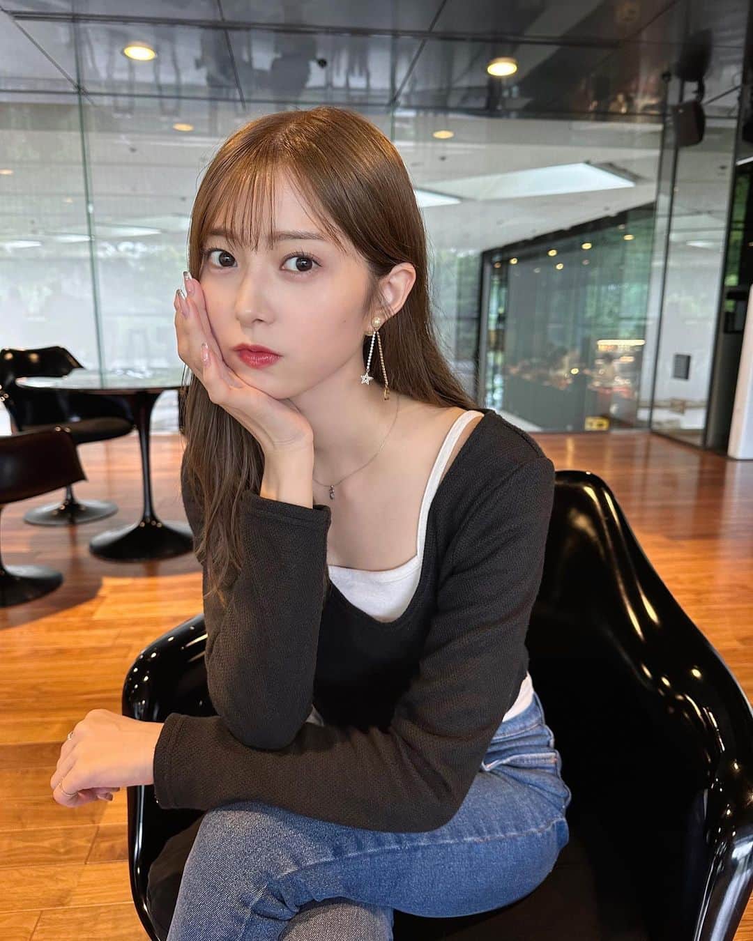 松川星のインスタグラム：「⁡ 長袖デビューしました🐈‍⬛✉️」