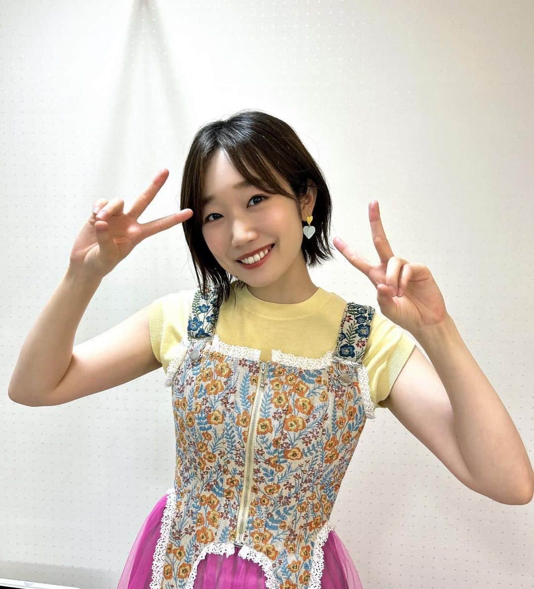 田所あずさのインスタグラム：「アニメノウタに出演したときの 衣装！ スタイリングはつばちゃんさん @tsubasashimoda  ヘアメイクは大久保さん！ ビスチェっぽいトップスがかわいい！🌸  #アニメノウタ #azusatadokoro  #tadokoroazusa #田所あずさ」