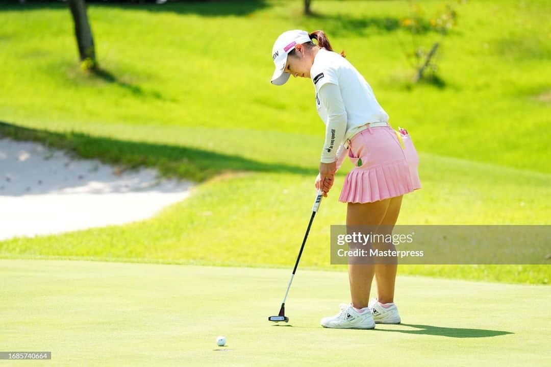 橋添穂さんのインスタグラム写真 - (橋添穂Instagram)「#日本女子プロゴルフ選手権大会コニカミノルタ杯  #山陽新聞レディースカップ   先週の選手権では、また1打落ちという悔しい結果になってしまいました😵‍💫パサージュ難しかった😭  今週は3ヶ月ぶりのステップアップツアーでした⭐️ 最終日はなかなかチャンスを作ることができず苦しいゴルフになってしましたが、最後のバーディーでトップ10に入れたのは良かったです！  来週はダンロップミヤギテレビ杯に出場します✊ 応援ありがとうございました！！ #ゴルフ#ゴルフウェア#ゴルフスイング#ゴルフシューズ#ゴルフ練習#ゴルフ女子#ダンロップゴルフ#スリクソン#スリクソンゴルフ#ルコック#ルコックゴルフ#KOHSAI#ジュエリー#ピアス#golf#golfwear#golfswing#golfstagram」9月17日 19時37分 - minorihashizoe