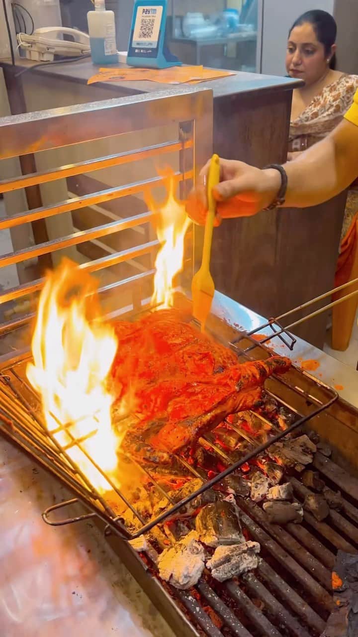 のインスタグラム：「Agar Aap Chandigarh Rehte Hai Ya Mohali Or Panchkula To Ek Baar @omg.chandigarh , Panchkula Sector 6 Mai Aake CHICKEN ALFAM Try Karke Dekho.  #dilsefoodie #food #chickenalfam #protien」