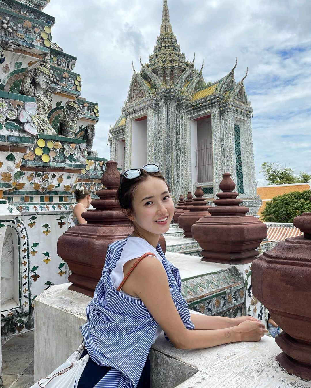 浜﨑日香里のインスタグラム：「⁡ ⁡ 夏休みをいただいて 昨日からタイに来てます🇹🇭 ひとまず3大寺院巡り🛕 ⁡ 1番好きだったのは、ワット・アルン🤍 ⁡ 沢山食べて沢山飲んで、 もちろんサウナにも入ってます🧖‍♀️ ちょこちょこ載せていきますね💛 ⁡ #バンコク旅行#ワットアルン」