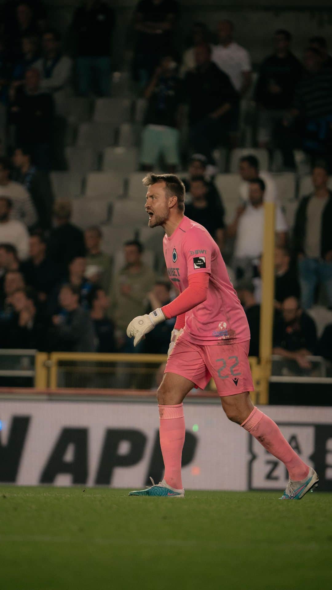 シモン・ミニョレのインスタグラム：「Crucial saves for the 𝐭𝐡𝐫𝐞𝐞 points! 💪 #CLUCHA」