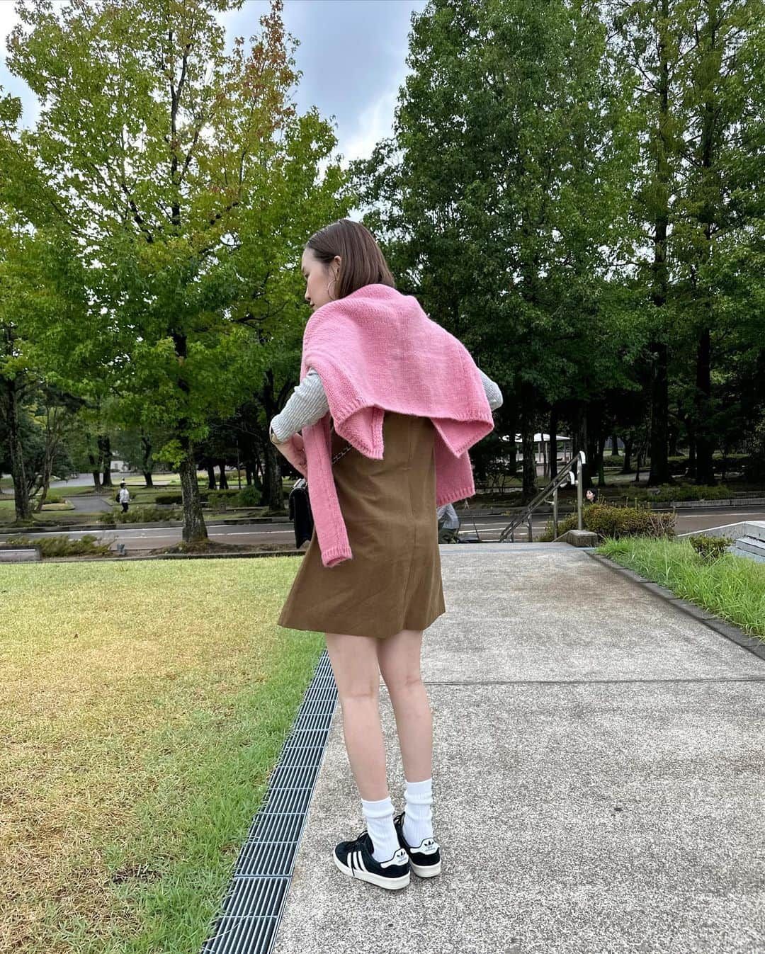 青木美緒さんのインスタグラム写真 - (青木美緒Instagram)「@nugu__official 🥳🍂 2ヶ月ほど産休をいただいておりましたが、復帰させていただくことになり  9/19 火曜日からmignon の秋冬がスタートします🏃‍♀️🍂🧶 久しぶりで緊張感がめちゃくちゃありますが、 悩んで悩んで自分がめっちゃ可愛い！と思えるアイテムをセレクトしたので是非チェックしていただけたら嬉しいです🥹💭 カジュアルだけどカジュアル過ぎないのが裏テーマです🧶🍂🐰  . #nugu #nugu_mignon」9月17日 19時56分 - m_ooo