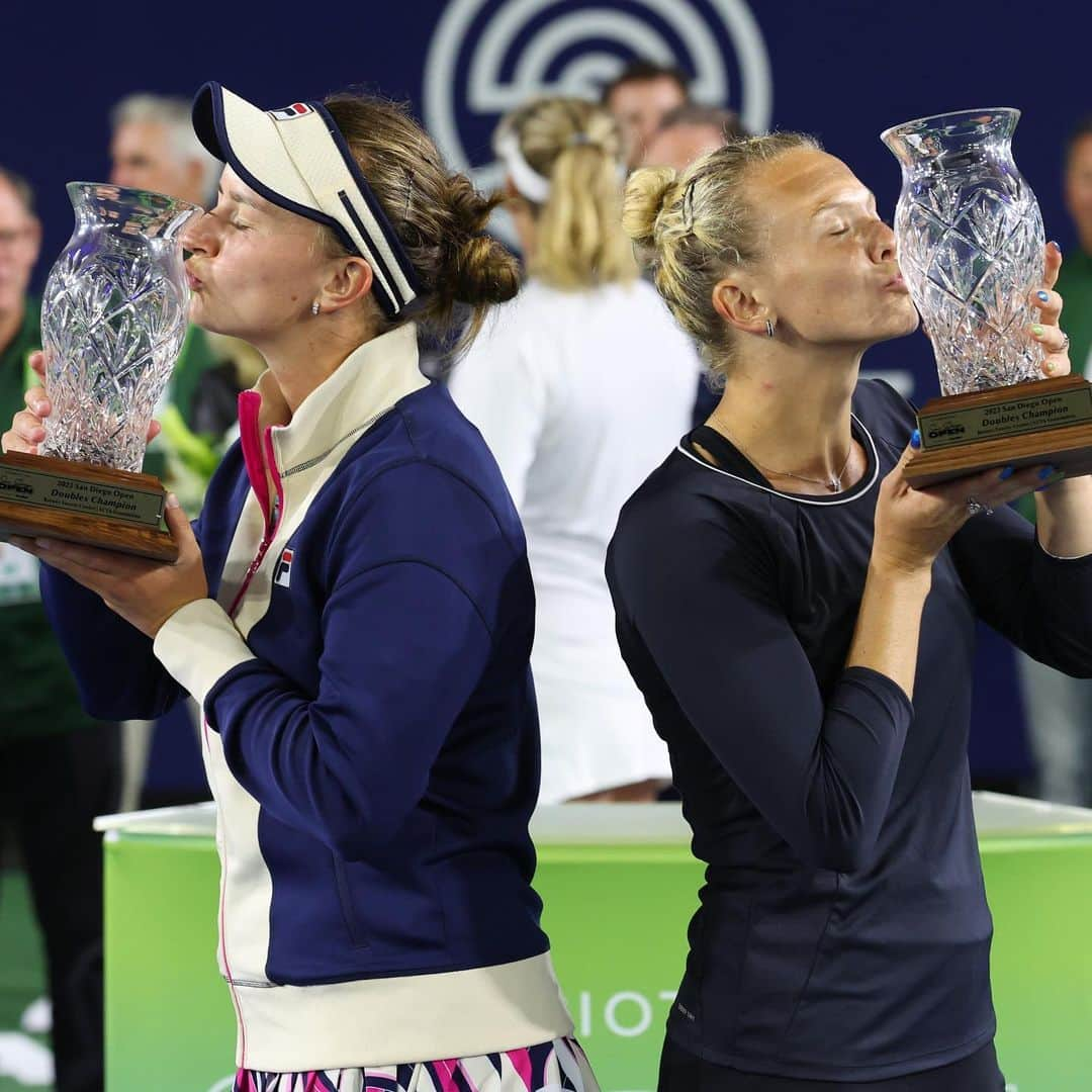 カテリナ・シニアコバさんのインスタグラム写真 - (カテリナ・シニアコバInstagram)「Cruisin’ to the title 🏄‍♀️🏆   Singles champ @bkrejcikova & partner @siniakovakaterina pick up the @sandiegoopen doubles title, defeating Collins & Vandeweghe, 6-1, 6-4!   #SanDiegoOpen」9月17日 19時57分 - siniakovakaterina