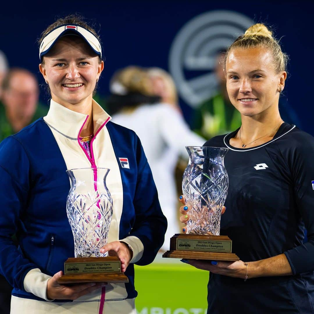 カテリナ・シニアコバさんのインスタグラム写真 - (カテリナ・シニアコバInstagram)「Cruisin’ to the title 🏄‍♀️🏆   Singles champ @bkrejcikova & partner @siniakovakaterina pick up the @sandiegoopen doubles title, defeating Collins & Vandeweghe, 6-1, 6-4!   #SanDiegoOpen」9月17日 19時57分 - siniakovakaterina