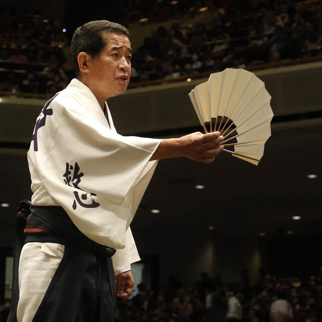 日本相撲協会さんのインスタグラム写真 - (日本相撲協会Instagram)「大相撲九月場所八日目！ 幕内では1敗の#髙安 と#熱海富士 が共に勝ちトップを守る。 十両は新十両の#大の里 が8連勝で勝ち越しを決めた。  本日は#呼出し 特集です。 力士を呼び上げる「声」にも是非ご注目下さい。  @sumokyokai  #大相撲 #sumo #相撲 #力士 #お相撲さん #japanphoto #sumowrestlers #japanculture  #九月場所 #国技館 #両国国技館 #次郎 #克之 #志朗 #重夫 #吾郎 #幸吉 #旭 #隆二 #琴三 #琴吉 #大吉 #照喜 #幸司 #利樹之丞 #光昭」9月17日 20時10分 - sumokyokai