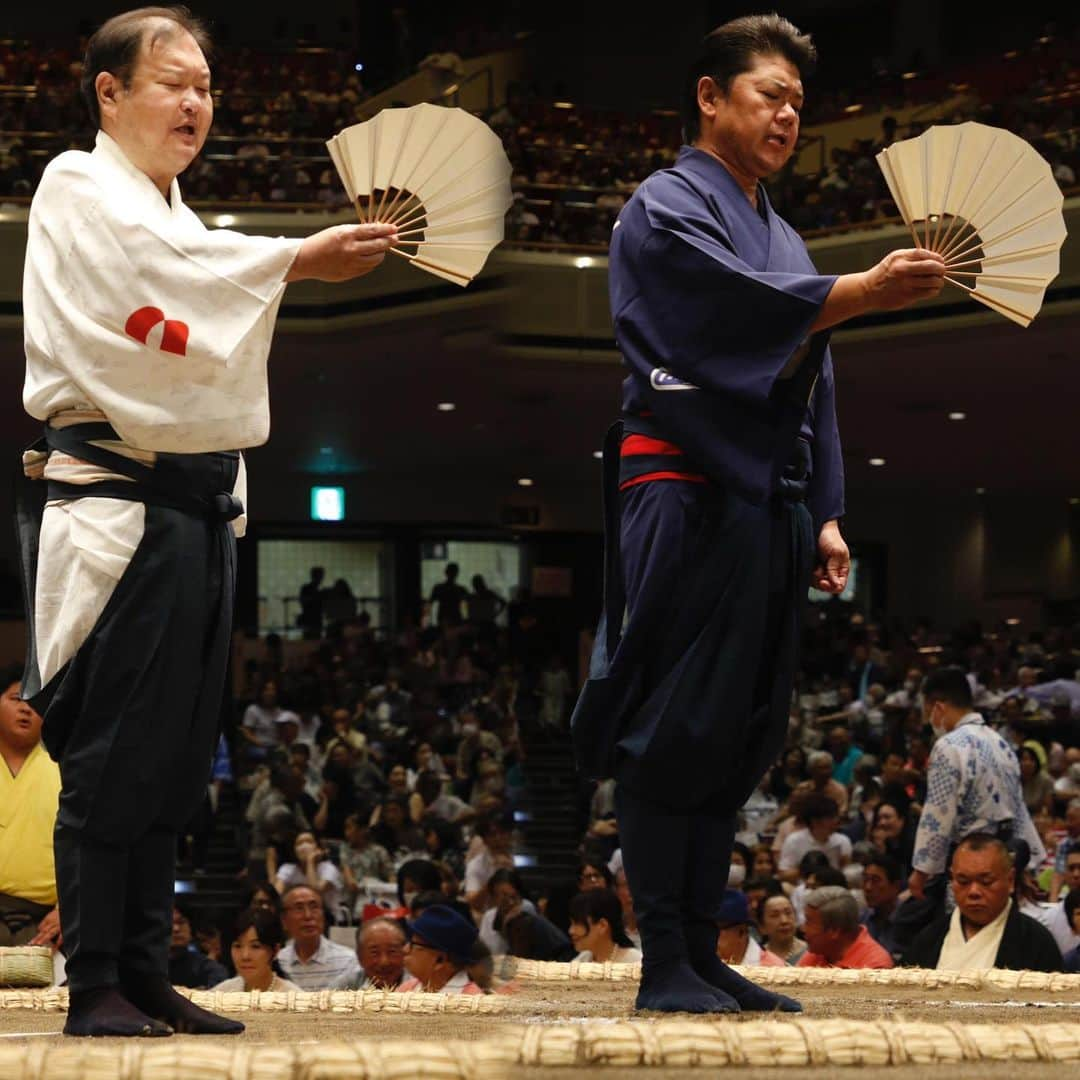 日本相撲協会さんのインスタグラム写真 - (日本相撲協会Instagram)「大相撲九月場所八日目！ 幕内では1敗の#髙安 と#熱海富士 が共に勝ちトップを守る。 十両は新十両の#大の里 が8連勝で勝ち越しを決めた。  本日は#呼出し 特集です。 力士を呼び上げる「声」にも是非ご注目下さい。  @sumokyokai  #大相撲 #sumo #相撲 #力士 #お相撲さん #japanphoto #sumowrestlers #japanculture  #九月場所 #国技館 #両国国技館 #次郎 #克之 #志朗 #重夫 #吾郎 #幸吉 #旭 #隆二 #琴三 #琴吉 #大吉 #照喜 #幸司 #利樹之丞 #光昭」9月17日 20時10分 - sumokyokai