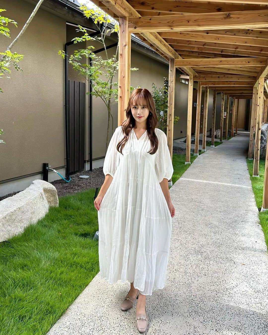 のインスタグラム：「・ ⁡ この日はアウトレットに行く予定だったから 歩きやすい @vivian_collection_official の ローファーを履いたよ☺️🫶🏻 ⁡ ⁡ 安定感のあるヒールと低反発クッションが ほんとに疲れにくい👏🏻✨ ⁡ ⁡ SILVER WEEK SALE中で9/20(水)12:00まで ローファーが15%OFF&送料無料だよ💛 ⁡ ⁡ ⁡ #viviancollection#vivianshoes#vivianコーデ #ワンピース#ワンピースコーデ#pr ⁡」