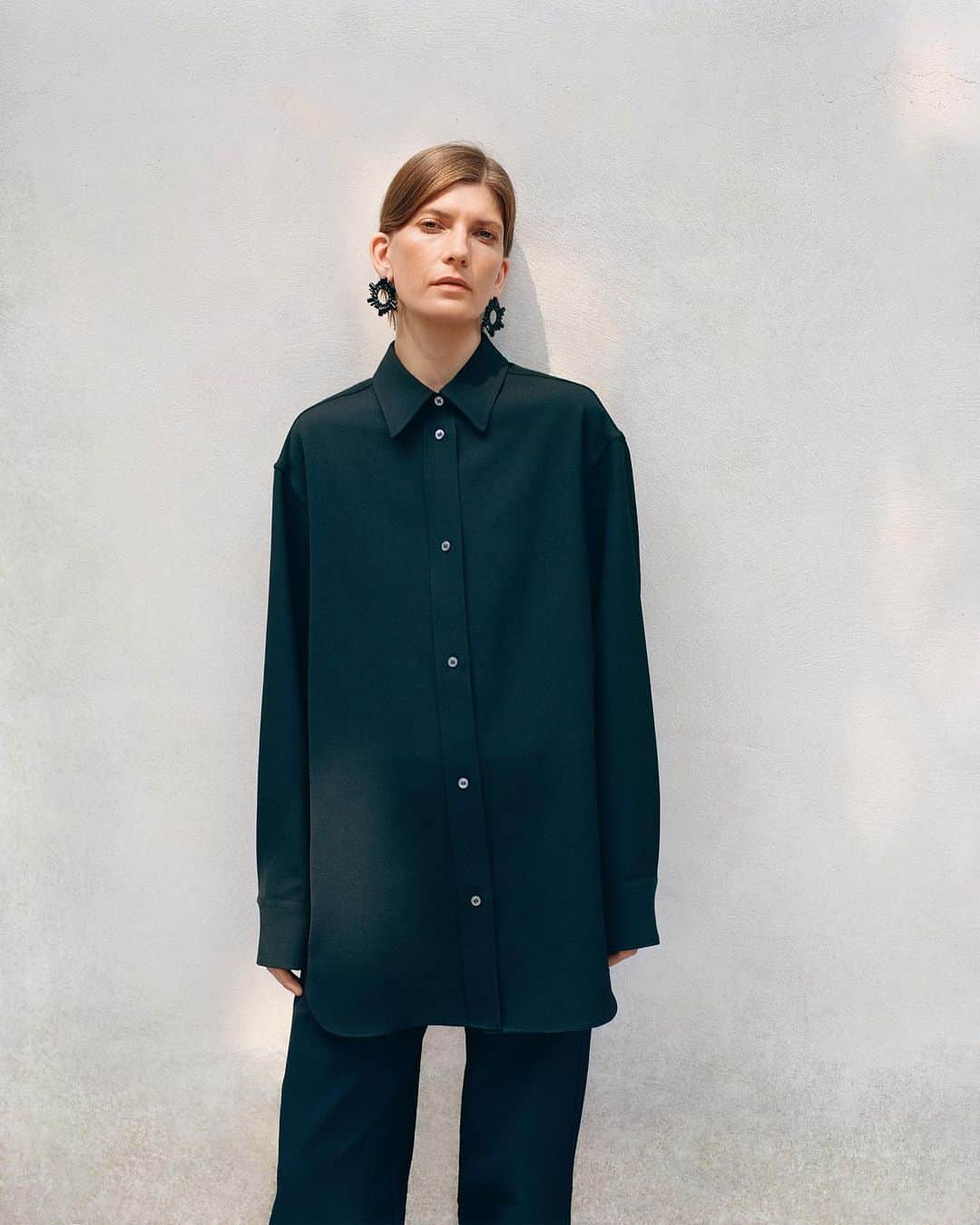 スタジオ ニコルソンのインスタグラム：「The Santos | An oversized shirt cut from a fluid technical wool with a broad placket and generous collar - the perfect transeasonal piece | #studionicholson」