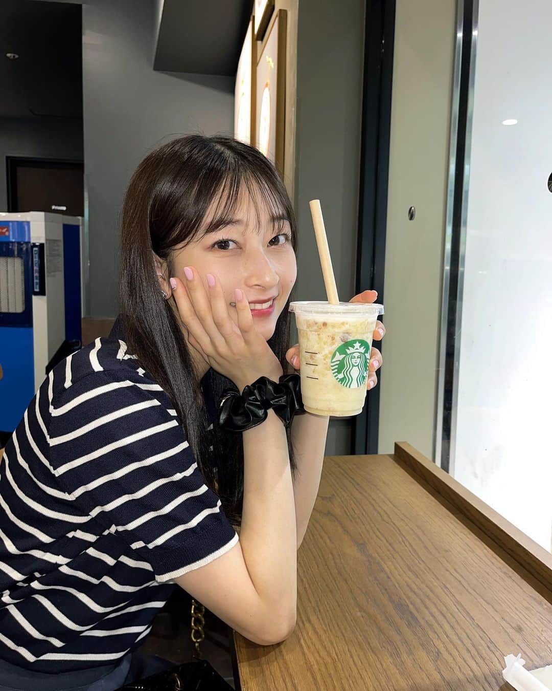 高井千帆さんのインスタグラム写真 - (高井千帆Instagram)「⁡ そんなに暗くないのにフラッシュモードになってた📸🖤 ⁡ 今月の目標は、食にお金をかけないことなのに 気がついたらカフェに居るよ…何故…😮‍💨笑」9月17日 20時05分 - chiho_takai_official