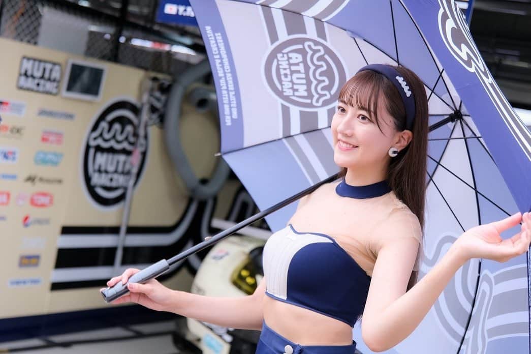 瀬谷ひかるのインスタグラム：「SUPERGT Rd.6 SUGO🎋  2号車 muta Racing INGINGはトラブルのため リタイアとなりました。  ウォームアップ走行ではトップタイムを記録し、 オーバーテイクが難しい菅生でスタート直後からポジションUP！ このままいけば…！と順調に走っていた矢先のトラブルに 言葉を失ってしまいました…😭  本当に悔しいですが、ウェイトが減っていく残り2戦でのリベンジを 信じて応援あるのみです📣❤️‍🔥  皆様一緒に応援して頂きありがとうございました！  次戦は3週間後、大分オートポリスです！  @muta_racing  @mutaracing_wear  @muta__official   #supergt #muta #mutaracing #mutaracingfairies #GR86 #GR86GT #ingingmotorsport #motorsport  #racequeen #model #japanesegirl #selfie #portrait #camera #スポーツランドsugo #レースクイーン #ロングヘア #カチューシャ #スーパーgt #モータースポーツ #モータースポーツ好きな人と繋がりたい #スワイプしてね」