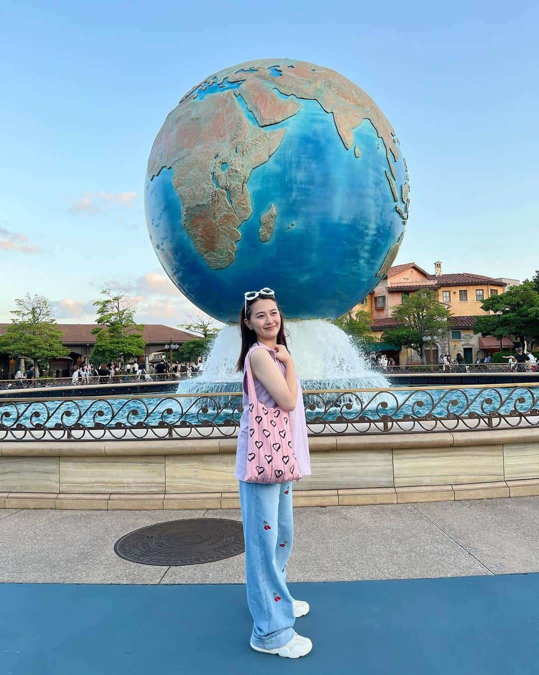 有華(ゆか) さんのインスタグラム写真 - (有華(ゆか) Instagram)「I❤️Disney🐭🏰🪄✨ #アルバム特典のトートバッグ可愛すぎる  #マックス🐶お持ち帰りした可愛すぎる  #最後の動画大癖でも踊ってる曲が今1番ハマってる曲当ててね」9月17日 20時07分 - yuka__song