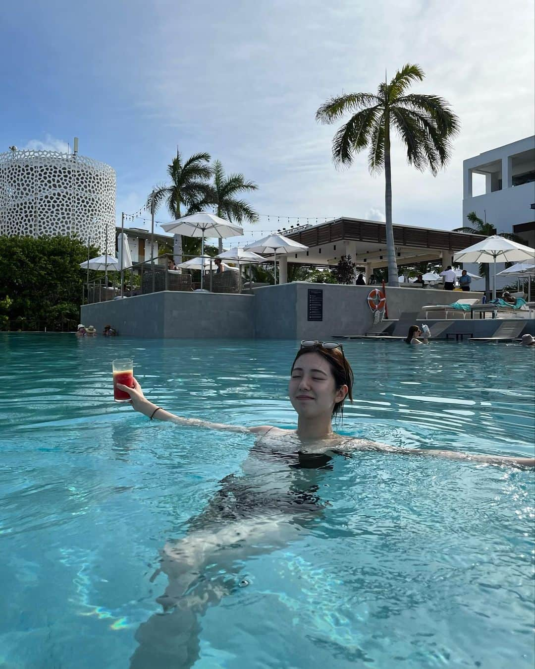 谷内咲季さんのインスタグラム写真 - (谷内咲季Instagram)「. . . ナツノオモイデ🩵 . . .  #カンクン #cancun #海 #プール #水着 #swimwear #新婚旅行 #メキシコ #mexico  . . .」9月17日 20時08分 - saki.tnuc