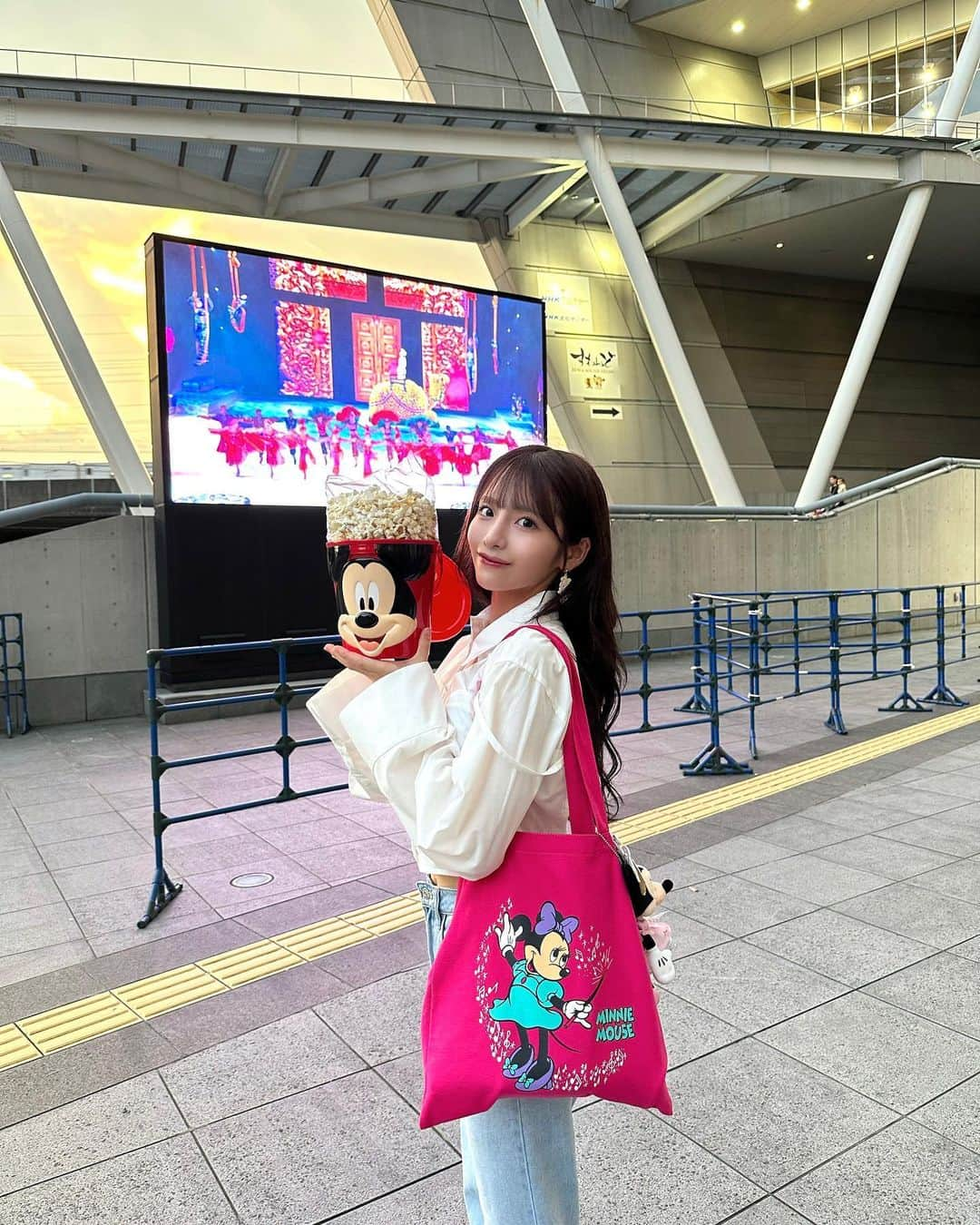 平田侑希さんのインスタグラム写真 - (平田侑希Instagram)「. ディズニーオンアイス観に行ってきました⛸🧊✨  100周年コスチュームも見れたし、 パークで会えないレアなキャラクターにも会えたし、 アイスショー感動しすぎたし大満足🥹🫶🏻  グッズも可愛すぎて沢山買ったよ🎀」9月17日 20時20分 - yuki__hirata