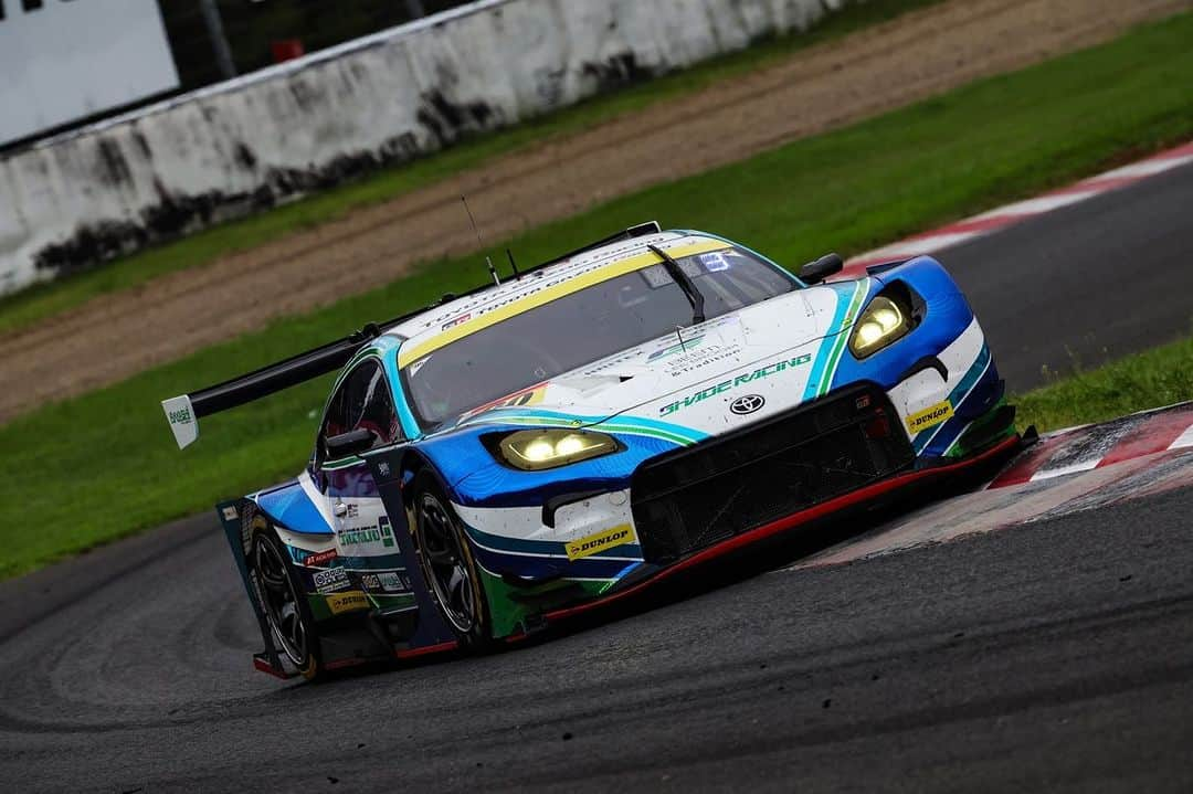 平中克幸のインスタグラム：「. SUPER GT 第6戦 スポーツランドSUGO . . 決勝の正式結果は2位でした🥈 . . チーム初表彰台、ここまでチームと努力を重ねてきた事がやっと結果に繋がりました。 . . 更に上を目指して戦っていきたいと思います。今日も応援有り難うございました。 . . . . . . . #林テレンプ  #shaderacing  #supergt #koshido #ficata #tsconcept  #TENKAI #アリア #bigdaddygraphics #gr86  #gr86gt #seidoya  #制動屋ブレーキ #eyevol #天ぷら料理花歩 #タカヤマ株式会社 #zenaq  #株式会社ゼナック #ゼナック」