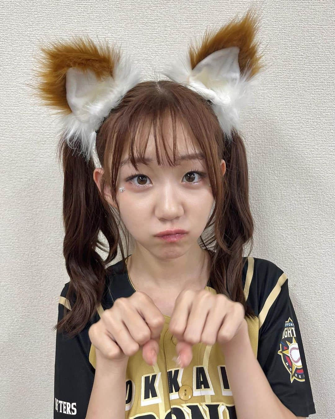 雪月心愛さんのインスタグラム写真 - (雪月心愛Instagram)「・ みあきつね飼ってくれる〜？🦊🧡  #北海道 #北海道日本ハムファイターズ  #ファイターズガール #きつねダンス #kawaii #アイドル #idol #偶像 #아이돌 #패션 #얼스타그램  #04 #ootd #love #instagood #japanesegirl  #일본 #instalike #followme #팔로미 #おやすみぃあ」9月17日 20時29分 - mia_crownpop