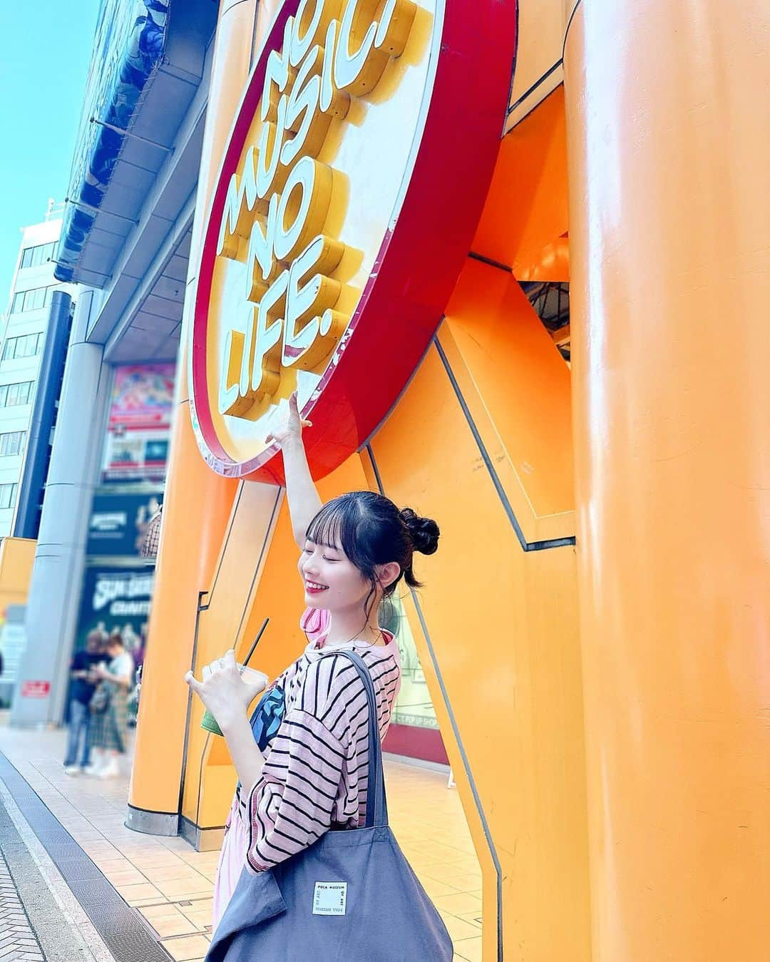 近藤沙瑛子さんのインスタグラム写真 - (近藤沙瑛子Instagram)「NO MUSIC,NO LIFE.☀️💭   #タワーレコード渋谷店  #タワレコ  #タワレコ渋谷  #アイドル  #ババババンビ  #お団子ヘア  #お団子アレンジ」9月17日 20時33分 - saekondo_inu