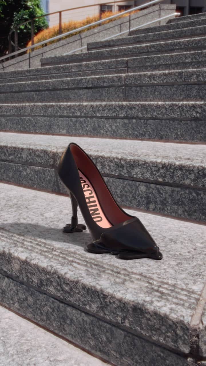 Moschinoのインスタグラム：「Surreal heels – the classic black pump is morphed and melted, transforming it into a statement in its own right.  Tap the link in our bio for more fantastically warped accessories from #MoschinoFW23.  #Moschino」