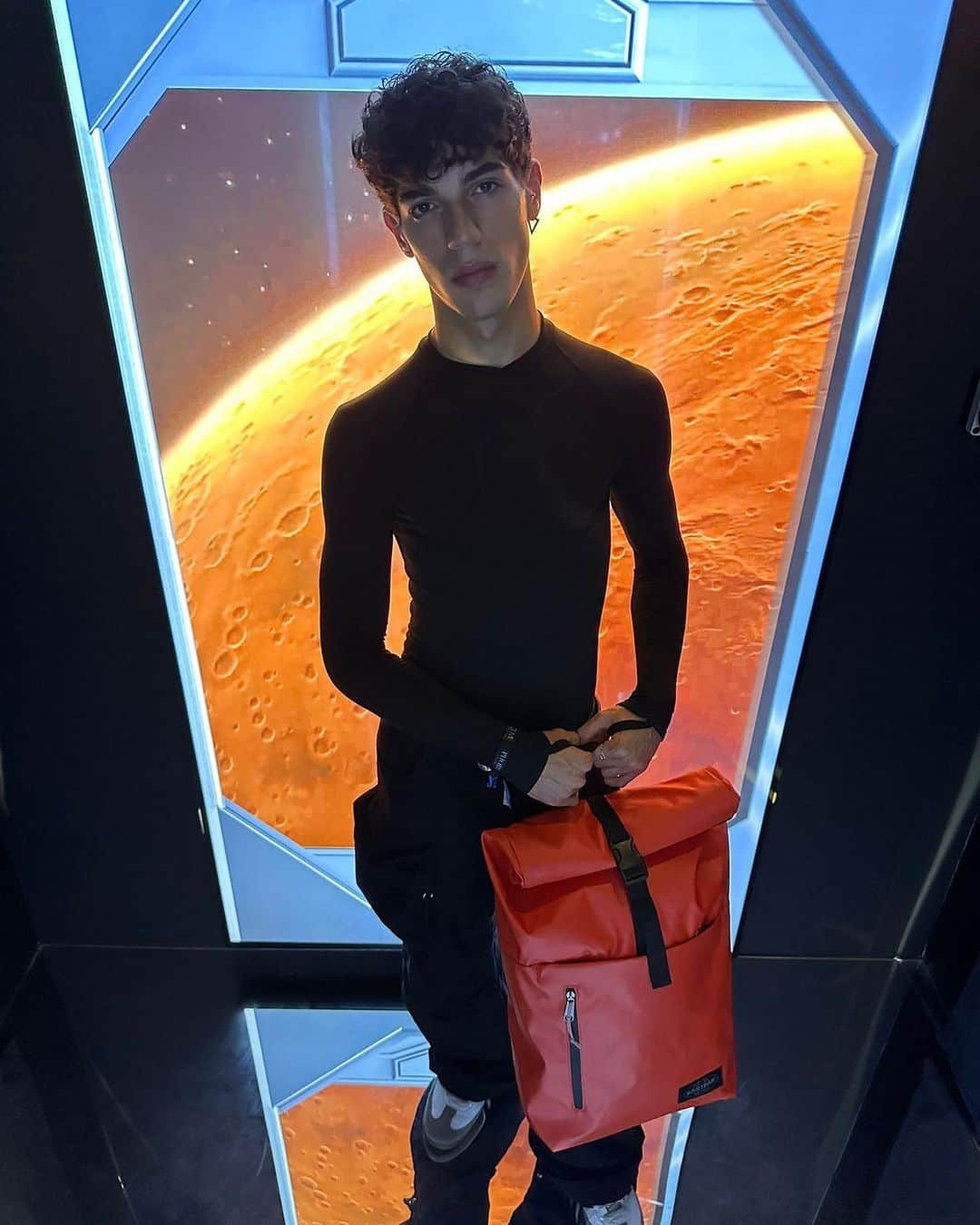 イーストパックのインスタグラム：「Get ready for Mars with our water-resistant Up Roll Tarp Tasty worn by @niccolorestaneoo   Available on www.eastpak.com #builttoresist」