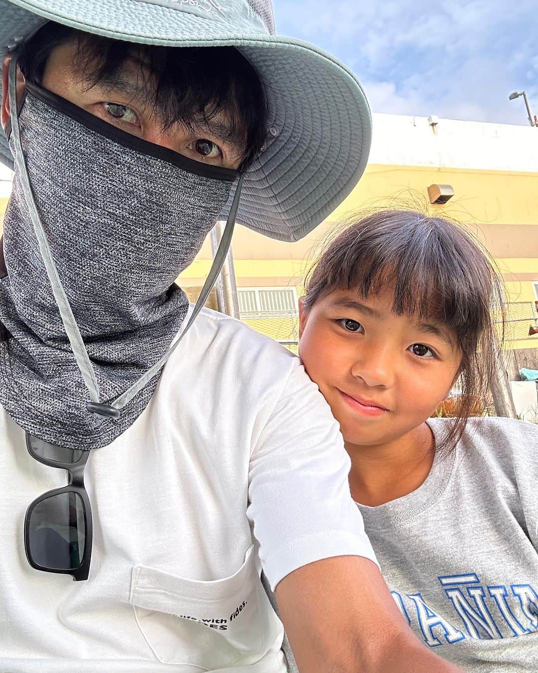 谷口博之さんのインスタグラム写真 - (谷口博之Instagram)「先日、娘とタチウオ釣りへ  一緒に行って来れるのはありがたいですが、釣竿を離しません！笑  7匹程釣れて楽しめました🎣  #タチウオガール　#釣り　#東京湾 #横須賀 #太刀魚　 #いなの丸  いつもありがとうございます😊 #日焼け対策完璧　笑」9月17日 20時41分 - hiroyukitaniguchi29