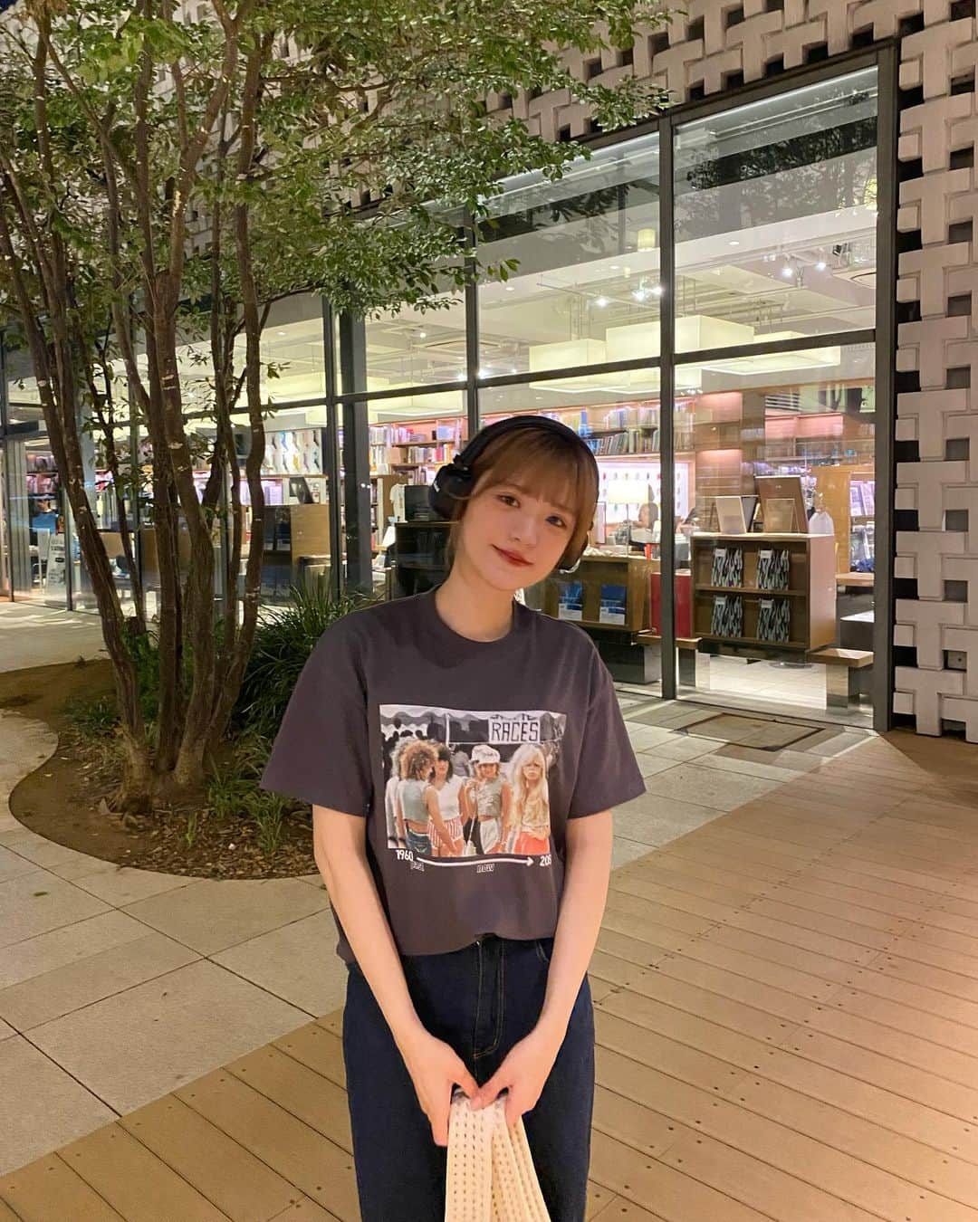 砂糖桃のインスタグラム：「最近夜涼しくていいね~🌛  この間2回目の脱毛に行ってきたよ❕ 看護師さんがとても優しくてリラックスしながら受けれたよ☺️ 渋谷院も、清潔感のある内装でとてもよかった✨  肌見せの季節だから、すべすべでいたいよね👶🏻  ★処理しづらい背中・うなじ・おしりなどはシェービング無料！ ★全身+VIO医療脱毛 5回コースが分割で1,100円※医療ローン 一括払いだと76,000円(税込) ・全国に60院あるクリニックで安心  #PR#エミナル#エミナルクリニック#脱毛#医療脱毛#脱毛クリニック#美肌ケア#モチベーション#垢抜け @eminalclinic」