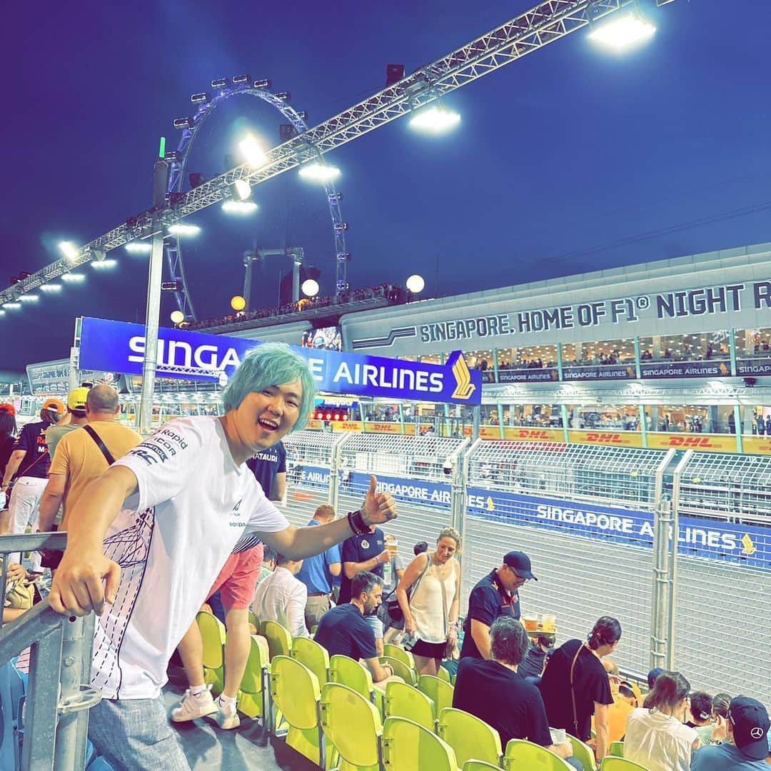 チバニャンのインスタグラム：「F1シンガポールGPに招待して貰いました。  本当にありがとうございました！！！！！！！  #singaporegp 🇸🇬 #f1」