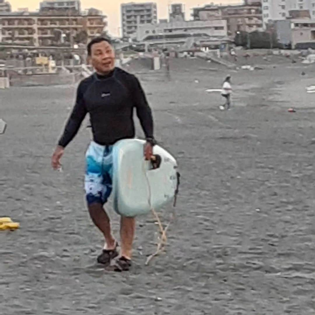 金原弘光さんのインスタグラム写真 - (金原弘光Instagram)「ヤバイ 今日もまた海に行ってしまった❗ 行けるのは今だけだもんね～😃」9月17日 20時47分 - hiromitsu.kanehara