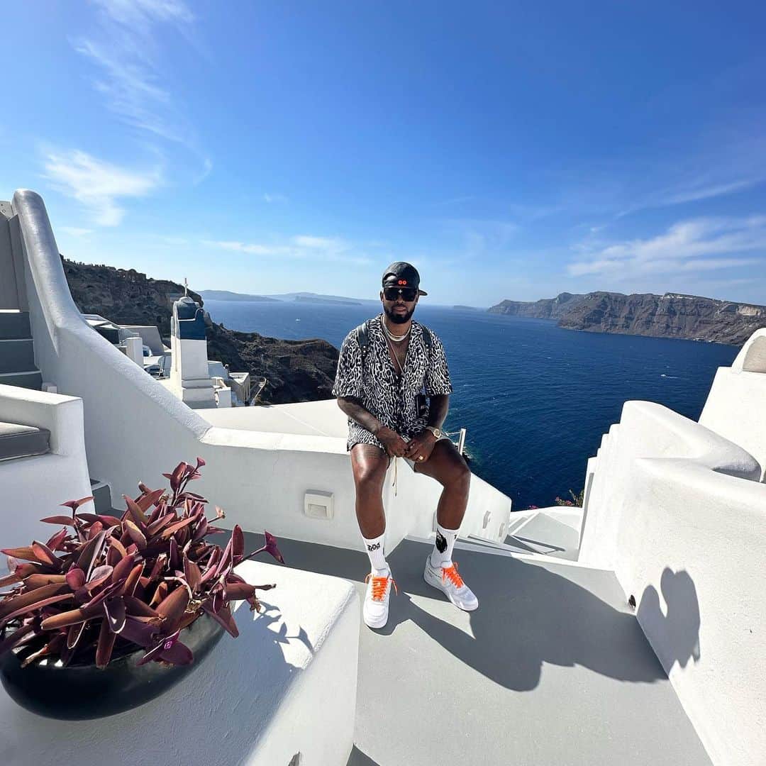 ホセ・レイエスのインスタグラム：「La mayor aventura que puedes emprender es vivir la vida de tus sueños.💫」