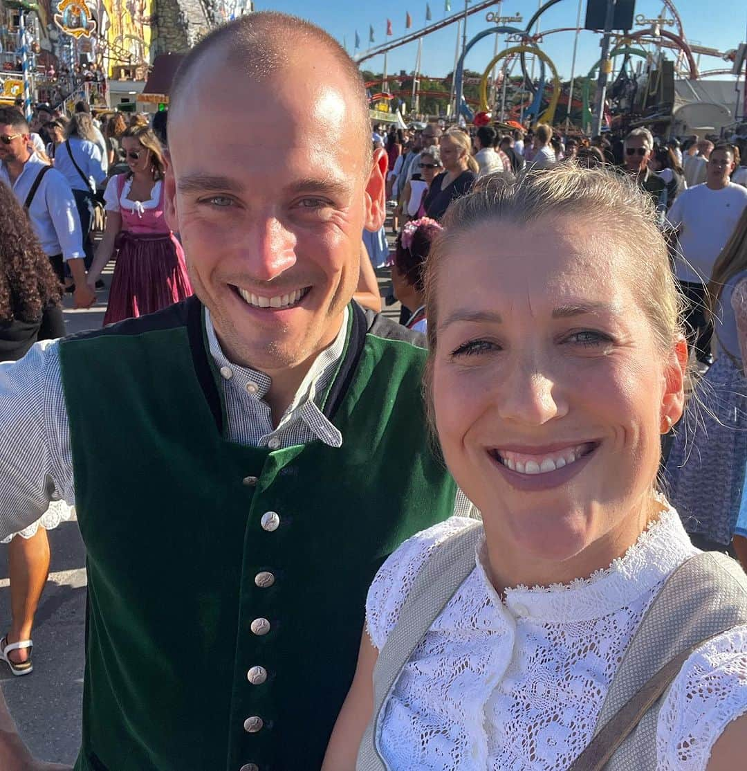 Verena Faisstさんのインスタグラム写真 - (Verena FaisstInstagram)「O‘ zapft is! 🍻  #wiesn2023 #dieschweersens」9月17日 20時56分 - vereni2205