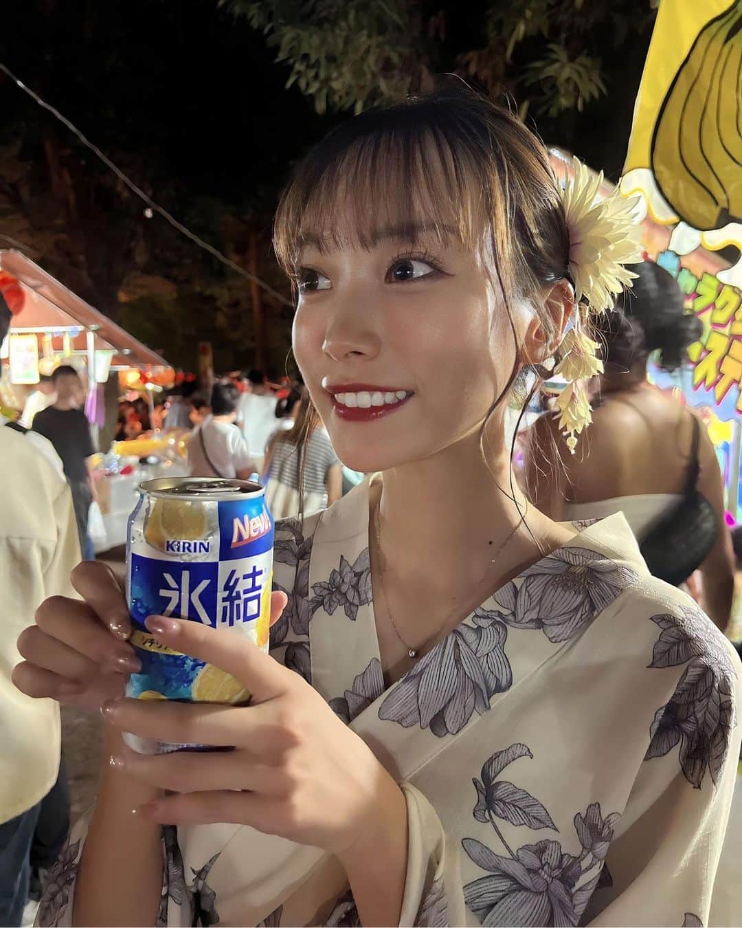 岡島彩花のインスタグラム：「・  人多すぎて滞在時間15分くらいで帰りました🫠  #お酒は3杯まで  #お祭り  #浴衣  #ヘアアレンジ  #浴衣ヘアアレンジ」