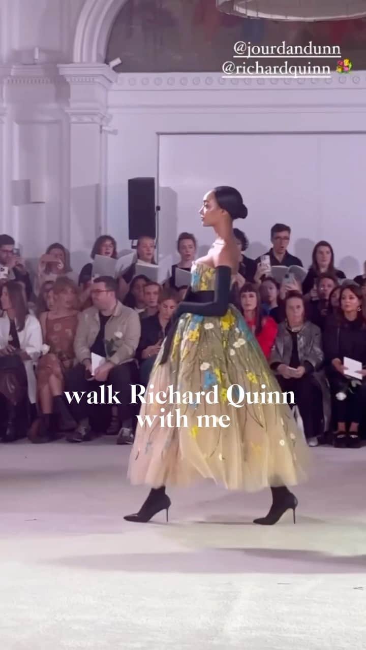 ジョーダン・ダンのインスタグラム：「walk the @richardquinn show with me 🤍」
