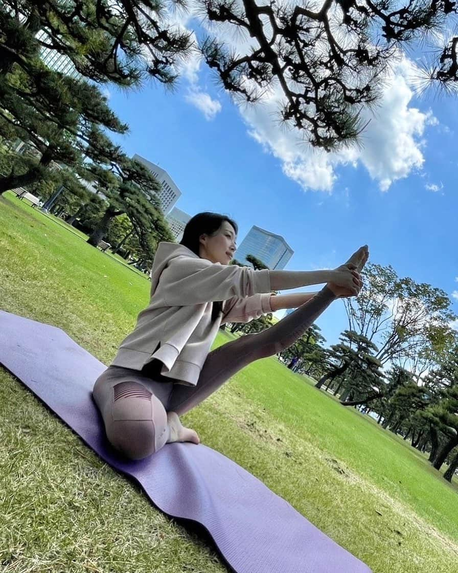 海隼人（有馬佐織）さんのインスタグラム写真 - (海隼人（有馬佐織）Instagram)「🌟Yoga Lesson告知🌟 久しぶりに、宮城県仙台市にてヨガレッスンをする事にしました🤗  ☆Deep breath yoga ヨガをする習慣がない方にも、ストレッチを多く取り入れながら、またヨガを常にされていらっしゃる方にも、ストレッチとヨガのアーサナの流れを楽しんで動いていけるクラス  ☆日時 2023年10月15日(日)→10:15〜11:15 60分クラス  ☆場所 宮城県 仙台市青葉区 国分町のスタジオ (ご購入頂きました方にのみ、スタジオ詳細は送らせて頂きます。)  ☆定員15名  定員になり次第受付け終了させて頂きます🌈  ご興味ある方は、是非！！ 海隼人Instagram ホーム画面、 プロフィールに貼り付けてありますアドレスからご確認下さい。  皆様にお会いできることを心よりお待ちしております😌🙏✨  #来月#10月 #楽しみ #仙台#sendai #仙台ヨガ #イベントヨガレッスン  #宮城県出身 #宮城県 #東北 #2023#october  #ヨガ#yoga #レッスン#lesson #イベント#イベントレッスン #smile#happy #😆#❤️ #yogateacher#yogainstructor #ヨガインストラクター #宝塚og #元宝塚 #海隼人 #kaihayato #kaihayatoyoga」9月17日 20時59分 - saorimahalo