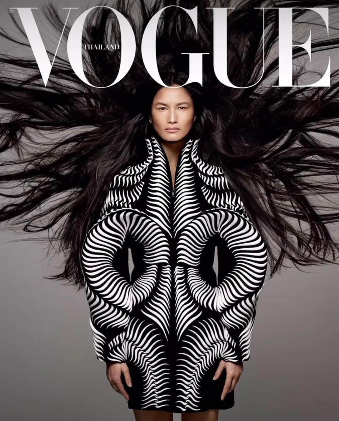 Iris Van Herpeのインスタグラム：「Sculpted symmetry~ @VarshaThapa for @VogueThailand embodying the ‘Between the lines’ coat.   Photography: @yutsai88 Styling: @wymanchang  #irisvanherpen #hautecouture」