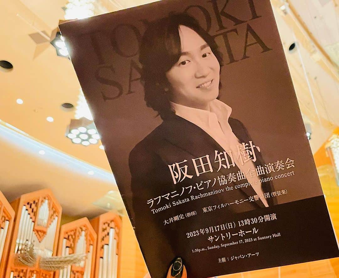 井脇幸江のインスタグラム：「坂田知樹さんのピアノ演奏会へ🎵行ってきました。  指揮は大井剛史さん 東京フィルハーモニー交響楽団  ラフマニノフ・ピアノ協奏曲全曲😱✨👏🏻  とにかく素晴らしくて 👏🏻👏🏻👏🏻👏🏻👏🏻👏🏻👏🏻👏🏻  ラフマニノフ全曲をこんなにじっくり聴けて、とても濃密でした🎹  演奏会のあとは、コンサートなどにいつも声をかけて下さる仲間たちとお食事をしながら、感想をシェア。  同世代の皆さん💕 会話の幅が広くて深くて💖人生を楽しんでいる様子がとても素敵。良い時間を過ごせました❣️  #Ballet #Dancer #バレエ #バレエダンサー #芸術 #芸術観賞 #舞台 #stage #トスカ #大人 #美の世界 #四ッ谷 #Iwaki Ballet Company #IBC #バレエスタジオ #バレエ教師 #バレエ教室 #美しい #楽しい #人生 # 健康 #東京 #井脇幸江 #坂田知樹」