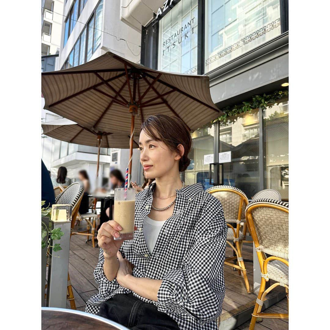 武藤京子さんのインスタグラム写真 - (武藤京子Instagram)「* * バゲット🥖を買いに行って ちょっと休憩 * まだまだ暑くて ついつい冷たいものに手が伸びる💦 * #まだまだ #オリーブオイルにバゲット ブーム #継続中　 #🥖」9月17日 21時07分 - kyokomuto0628