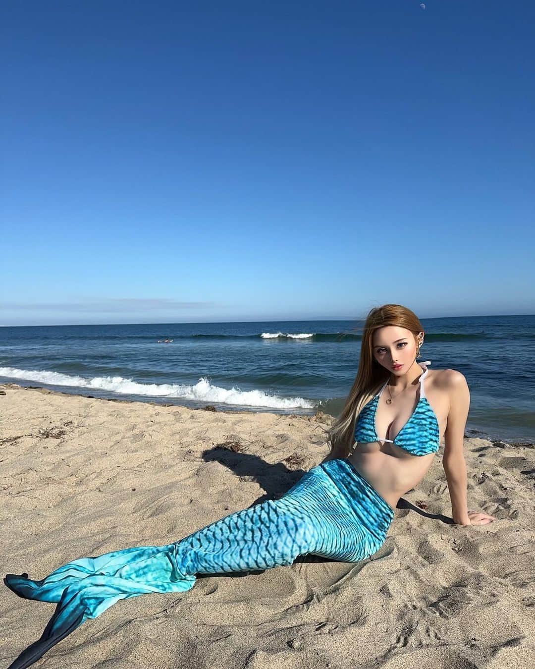 ほずにゃむのインスタグラム：「First time in Malibu🏝️🧜‍♀️ I became a mermaid there♡ . . . #malibubeach」