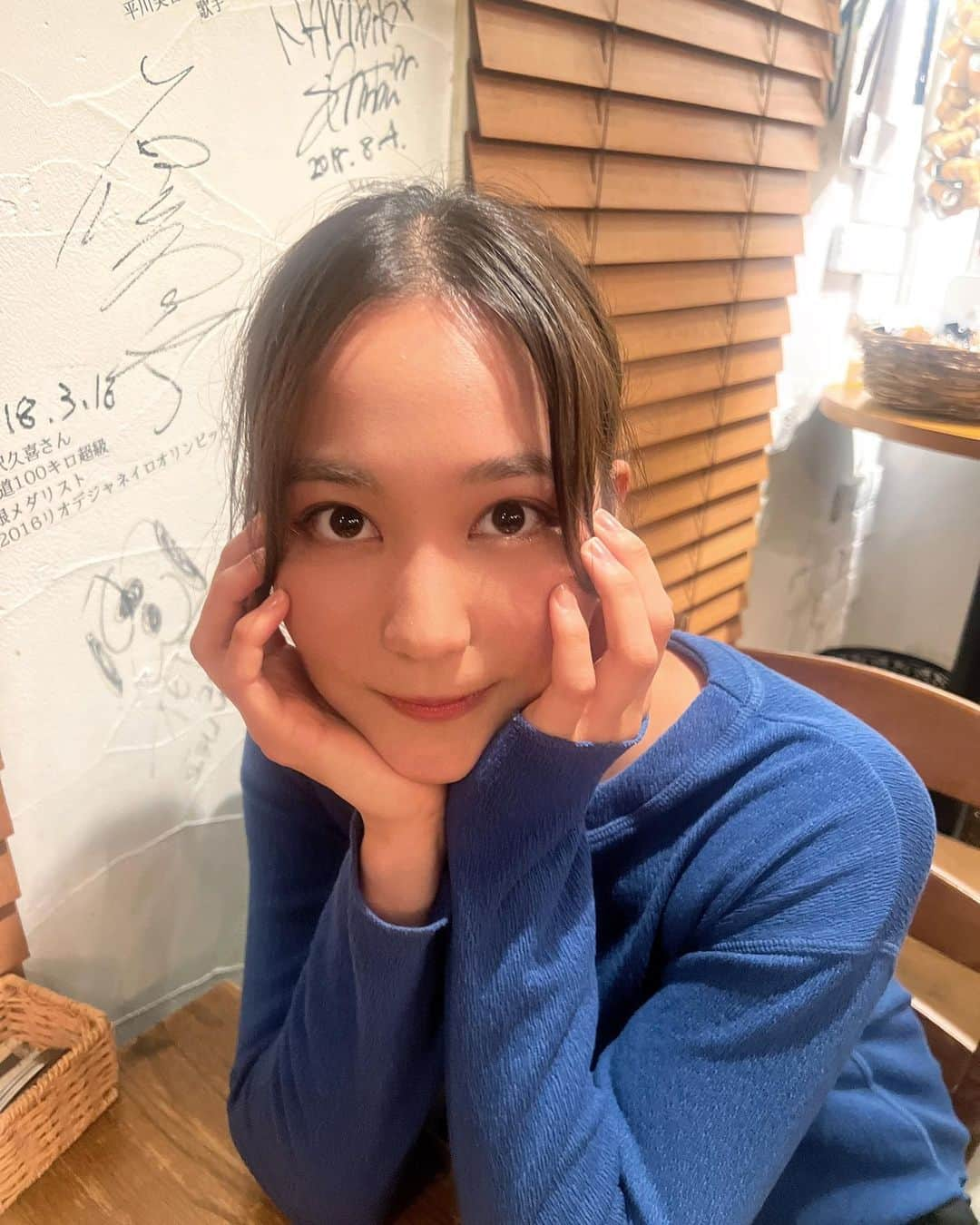 花影香音さんのインスタグラム写真 - (花影香音Instagram)「楽しすぎた幼なじみ会。 姉も呼び出し、幸せな夜でした。  こんな姿載せるのレアだね〜😂」9月17日 21時19分 - canon_0410