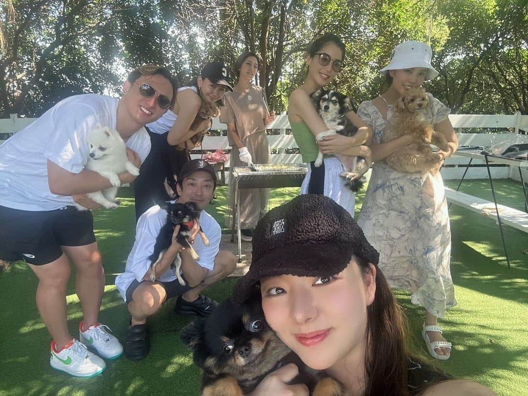 佐藤マクファーレン優樹のインスタグラム：「BBQ犬会🐶🌹  楽しみすぎて、にょんは帰ってから爆睡🦭🤣  全員可愛すぎて、終始癒されてた🐶  素敵な夏の思い出をありがとうございました☺️✨  ********************************* #犬会 #bbq #バーベキュー #夏の思い出 #バチェラー #バチェロレッテ #愛犬 #愛犬との暮らし #ドッグラン #dayoff #休日 #sundayfunday #nike #ナイキ」