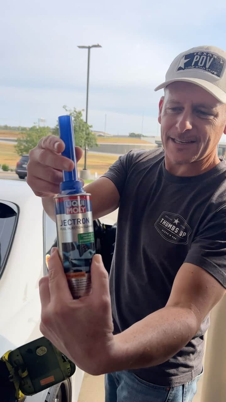 スティーブのインスタグラム：「Want to keep your cars running good!  Use this!! I do in all my cars. #jectron from #liquimoly  リキモリのインジェクションクリーナーを全ての車両に定期的に入れてます。そのおかげでいつも調子良く走れてますね　#リキモリ」