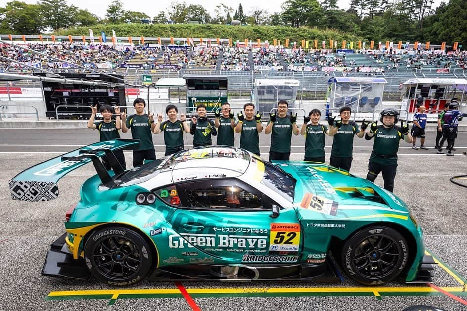 五十嵐みささんのインスタグラム写真 - (五十嵐みさInstagram)「. SUPER GT Rd.6 SUGO 二日間お疲れ様でした🏎 . 今回は私にとって今までで1番衝撃的なレースでした😳 52号車は4番手からスタートし、トップを走り続けそのまま優勝かと思いきや… ゴール直前マシントラブルでまさかの2位😭 表彰式も悲しさダダ漏れの中、正式な結果で見事優勝となりました👏 . 毎回レースは最後まで何かあるかわからないと言いますが、本当にその通りすぎて🥲 悔しさ、嬉しさを両方味わえるのがレースの楽しさだと改めて実感しました。 . 今回優勝できたことによって、シリーズチャンピオンにもグッと近づくことができました👏 残り2戦全力で応援して思いっきり楽しみましょう😎 . また19日にはレースクイーン大賞コスチューム部門のファイナルステージPR生放送が20時からあります📺 こちらもぜひ応援お願いします🍀 . ひとまずしばらく余韻に浸ります😏💚 . #SUPERGT#スーパーgt#埼玉トヨペット#greenbrave#52号車#スポーツランドsugo#モータースポーツ#レースクイーン#racequeen#コスチューム#レースクイーン大賞#ポートレート#一眼レフ#grsupra#gt300#埼玉トヨペットサポーターズ」9月17日 21時14分 - misa_1228